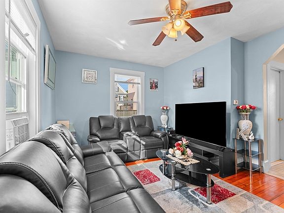 4th image of 175 Essex St