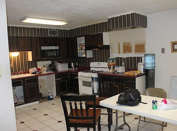 4th image of 553 W Pine St
