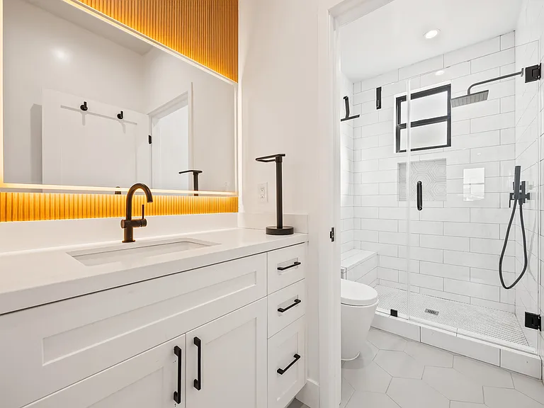 212 W 64th St #D — Photo 36