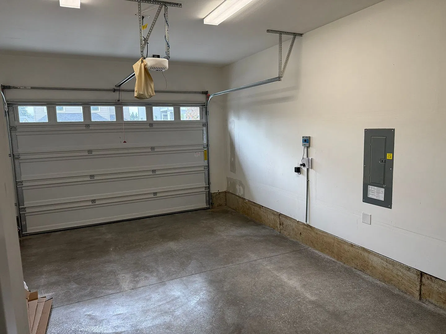 Beautiful Three Bedroom New Construction Home For Rent — Photo 3
