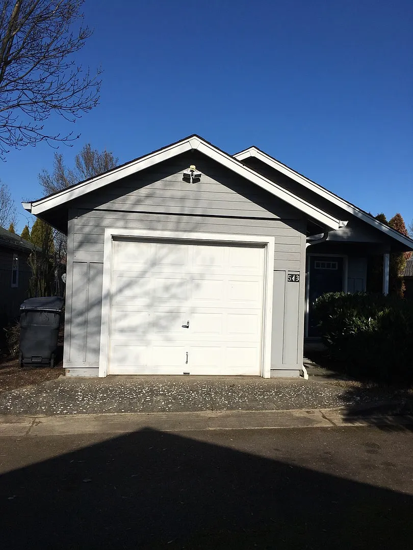  COX 2 Bed 1 Bath ~ West Eugene ~ — Photo 2