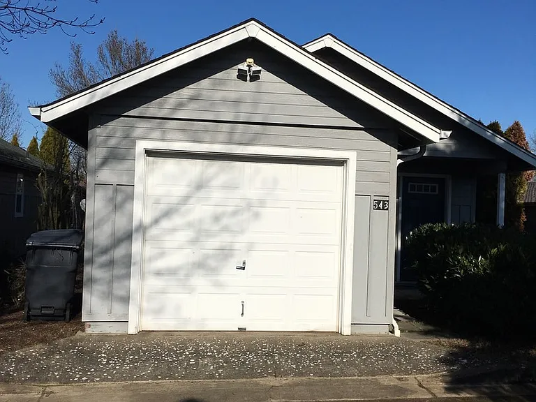 543 Hanover St — Photo 2