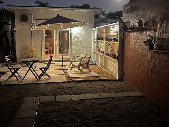 Charming 352 sq. ft. one bedroom home with a Large Private Backyard Step into your own slice of Shangri-La with this beautifully furnished. Featuring a spacious private entrance.