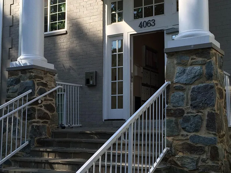4063 S Four Mile Run Dr #304 — Photo 1