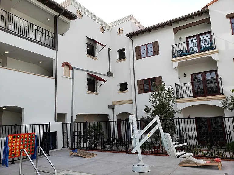 Catalina Luxury Apartments — Photo 13