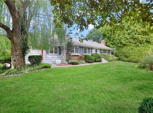 34 Pryer Manor Rd, Larchmont, NY 10538