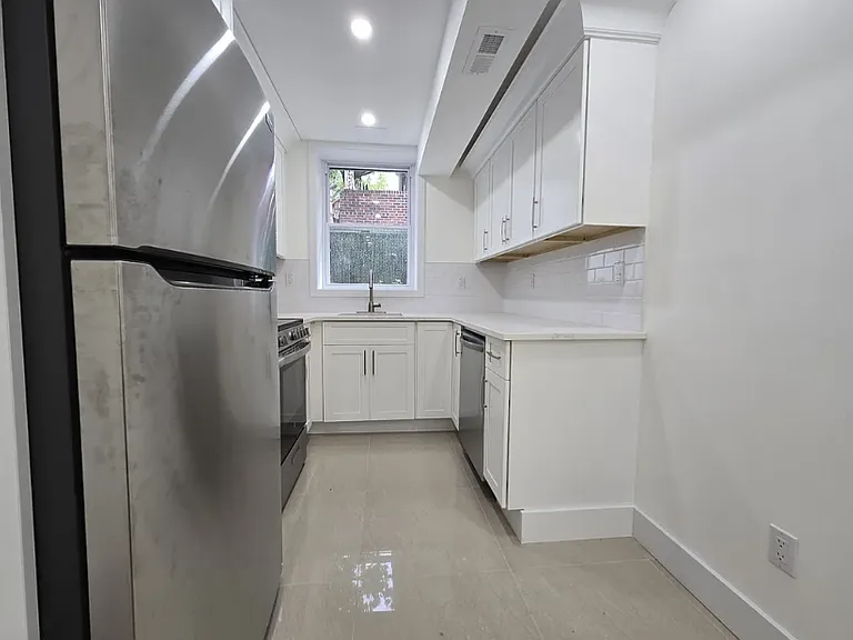 983 Willmohr St #1 — Photo 2