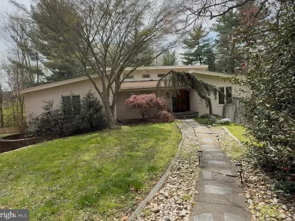 1301 Bobarn Dr, Penn Valley, PA 19072