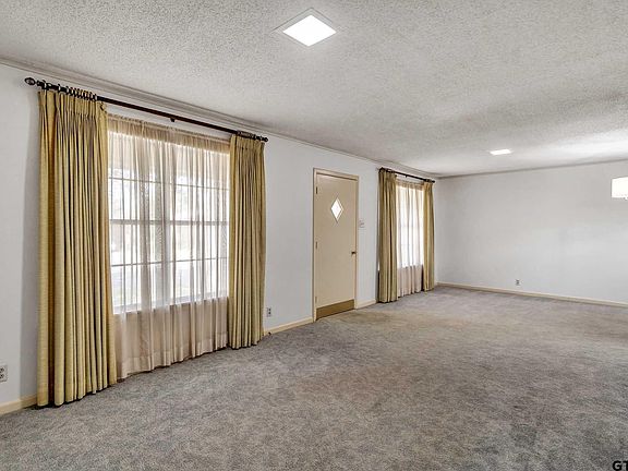 3rd image of 1517 Charlotte Dr