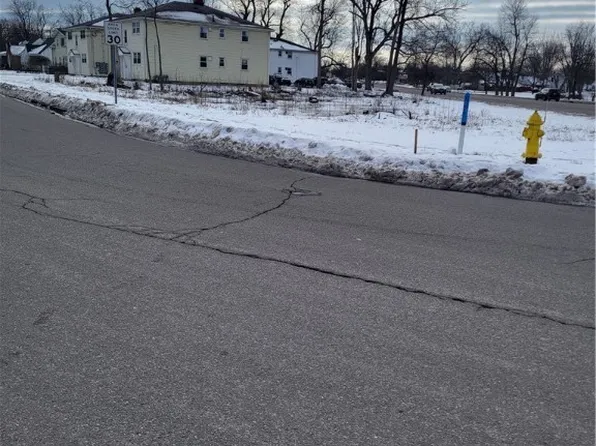 450 Ivyhurst Rd N, Buffalo, NY 14226