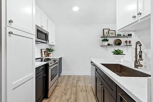 1606 Westcliff Dr. — Photo 12