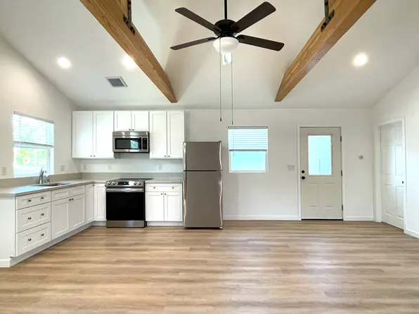 22116 1/2 Elkwood St, Canoga Park, CA 91304