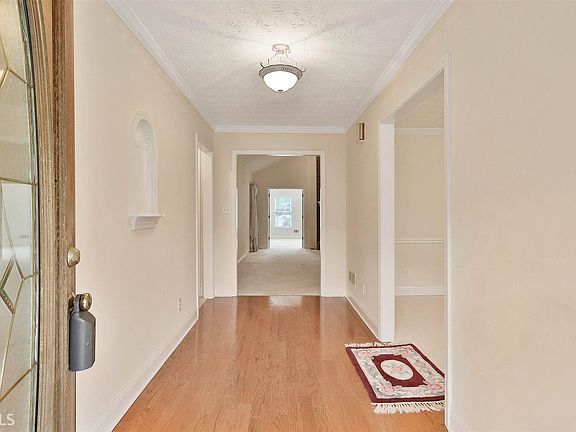 4th image of 505 Clearwater Dr