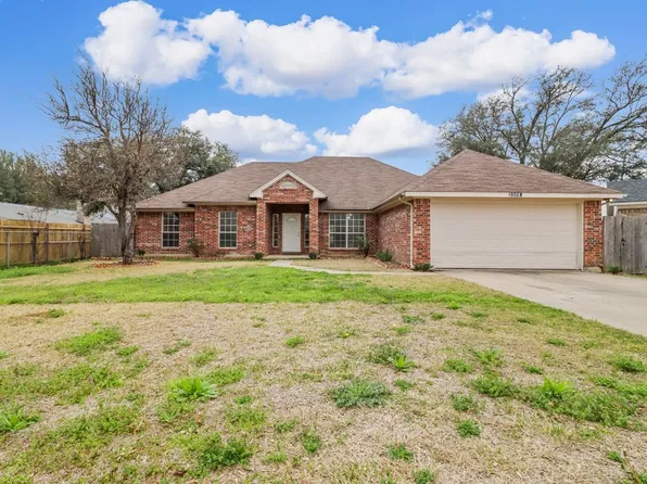 2305 Warwick Ct, Bedford, TX 76022