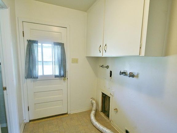5th image of 404 W Plains Ave