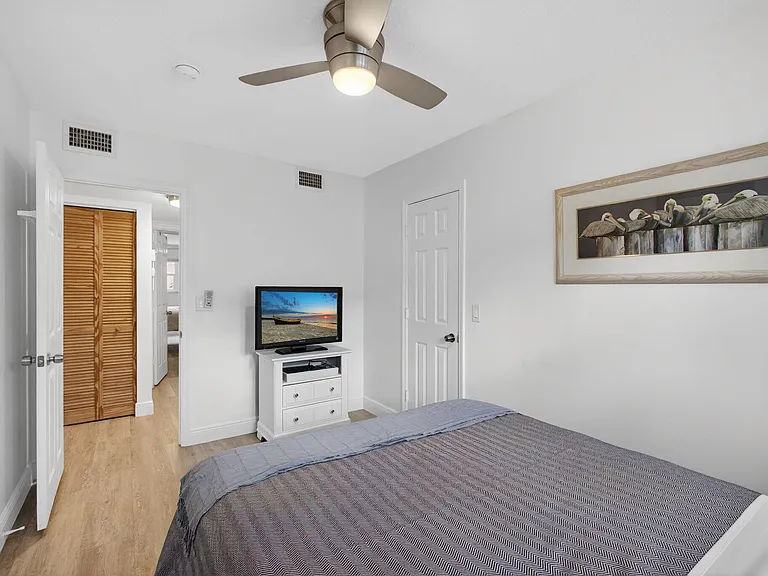 2950 SE Ocean Blvd — Photo 18