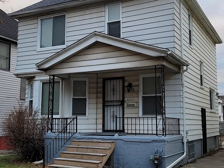 4212 Seneca St — Photo 1