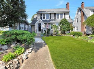 4 Highland Blvd, Lynbrook, NY 11563