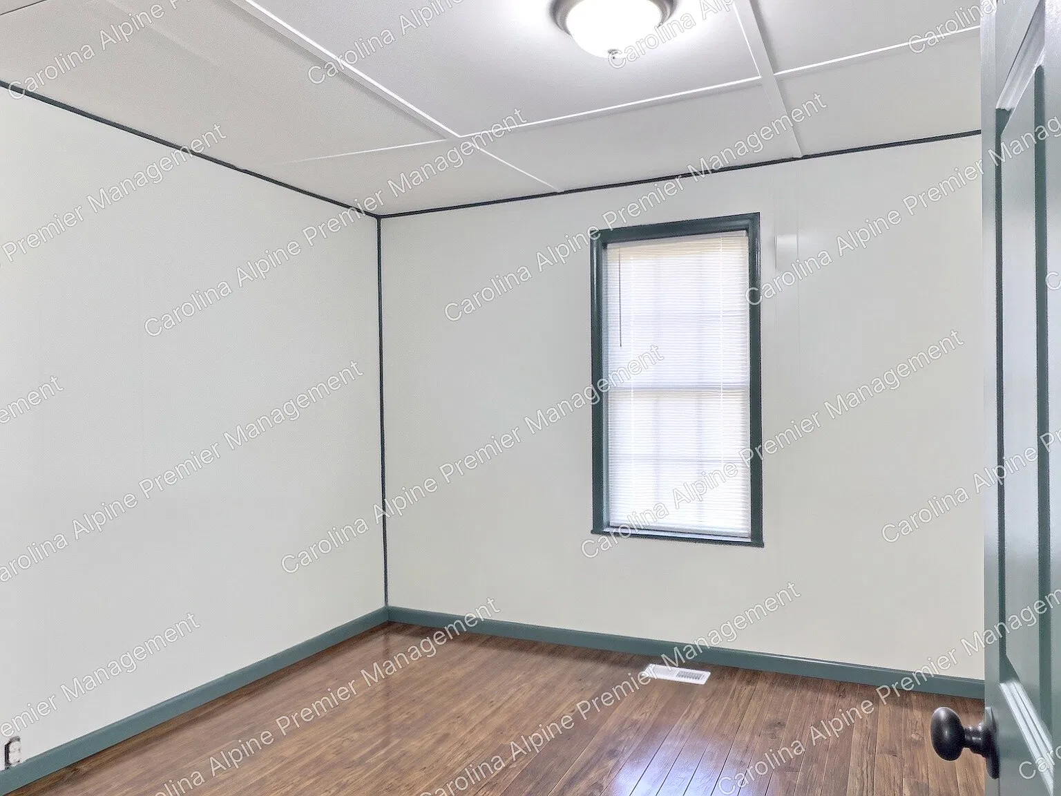 4 bed, 982 sqft, $1,600 — Photo 4