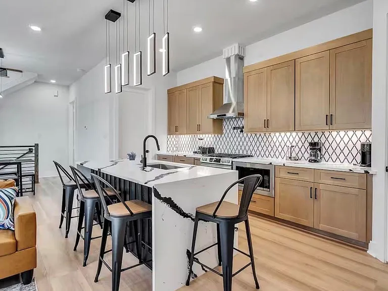 2709 Berry St — Photo 9