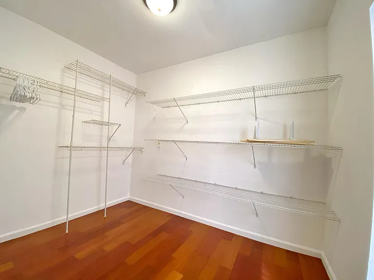 701 Chestnut St #4R — Photo 17