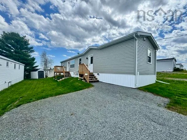 18 Bruce St, East Hants, NS B0N 1Z0