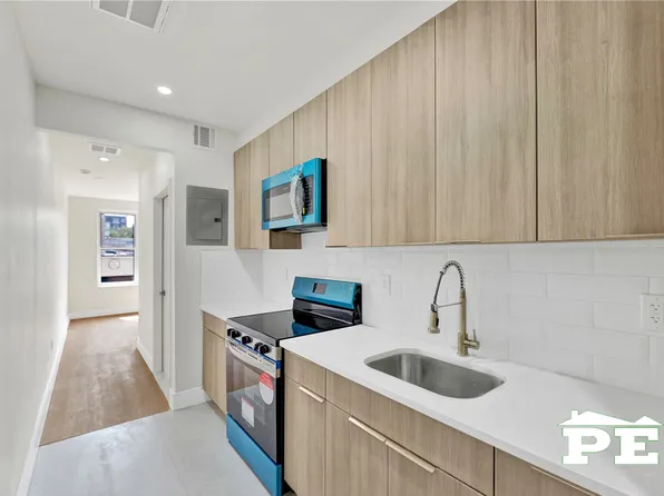 1715 Voorhies Avenue image 10 of 35