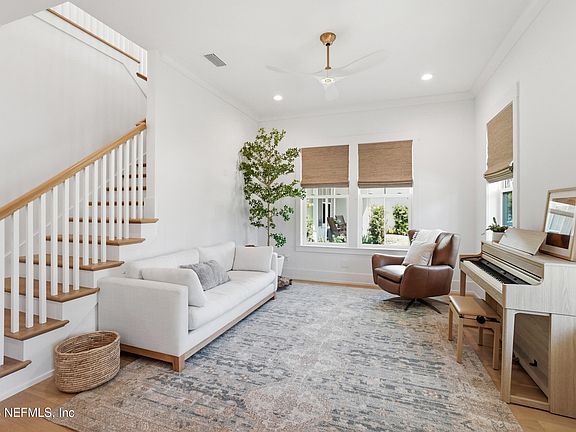 3rd image of 35 JEFFERSON Avenue
