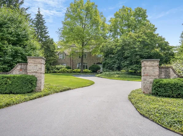 475 Red Fox Ln, Lake Forest, IL 60045