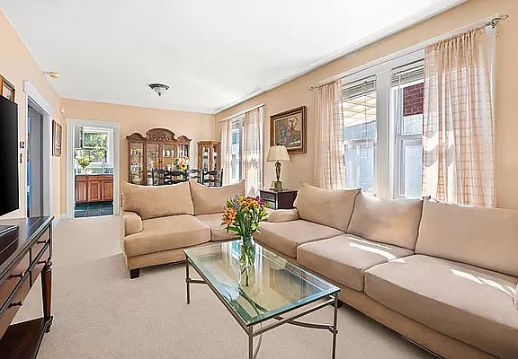 3rd image of 6012 Liebig Ave