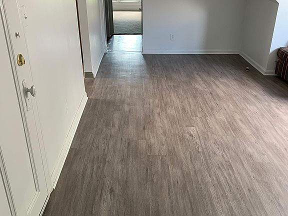 2nd image of 821 Forest Ave #3