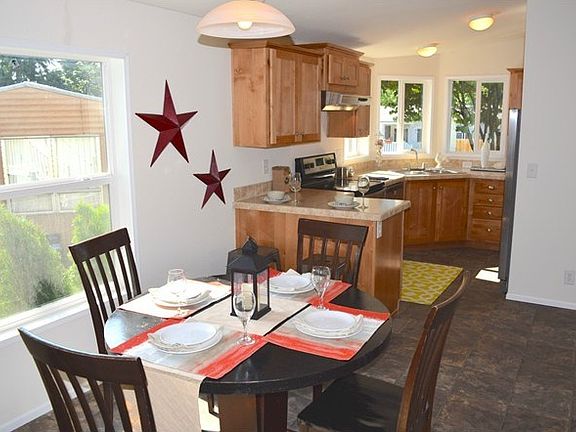 Great flow between the kitchen and dining room.