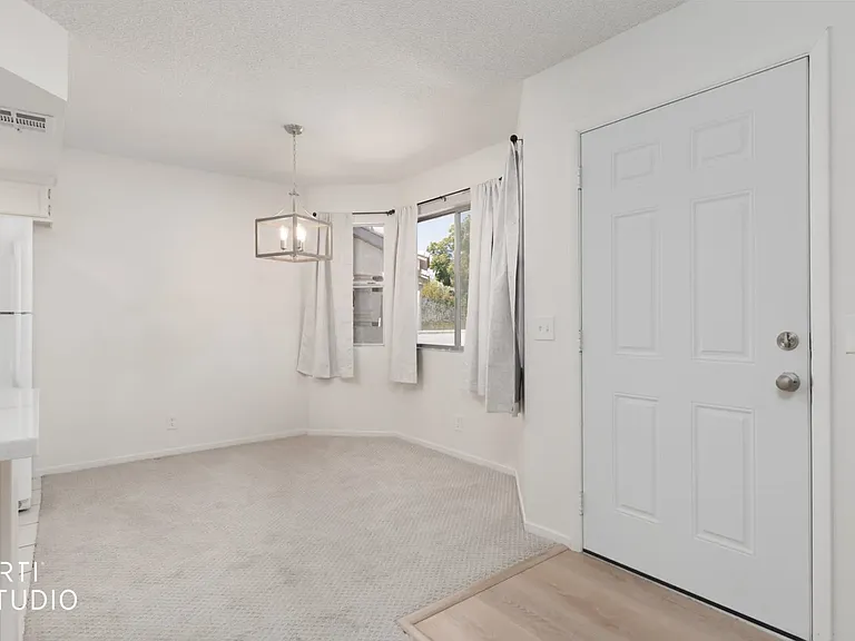 403 Mesa Blvd #202 — Photo 4