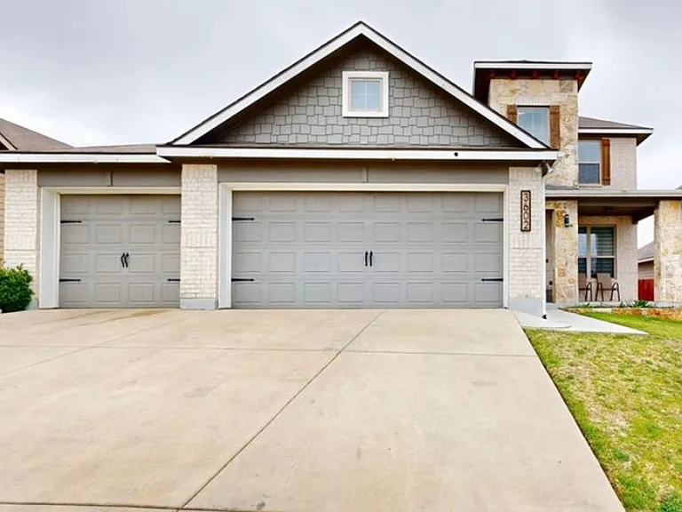 3602 Addison St — Photo 1