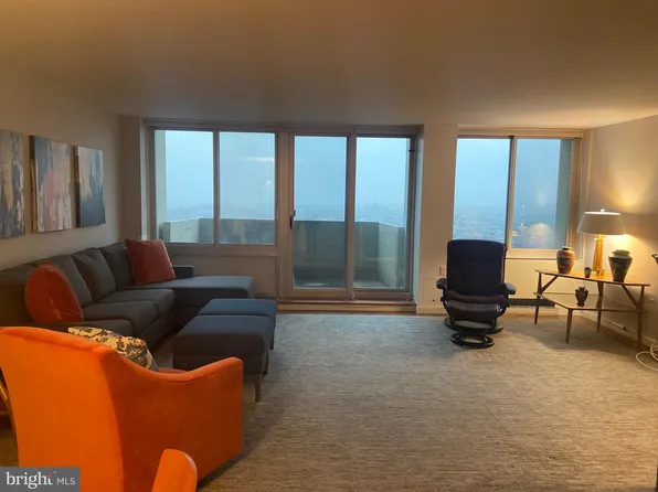 604 S Washington Sq APT 2405, Philadelphia, PA 19106