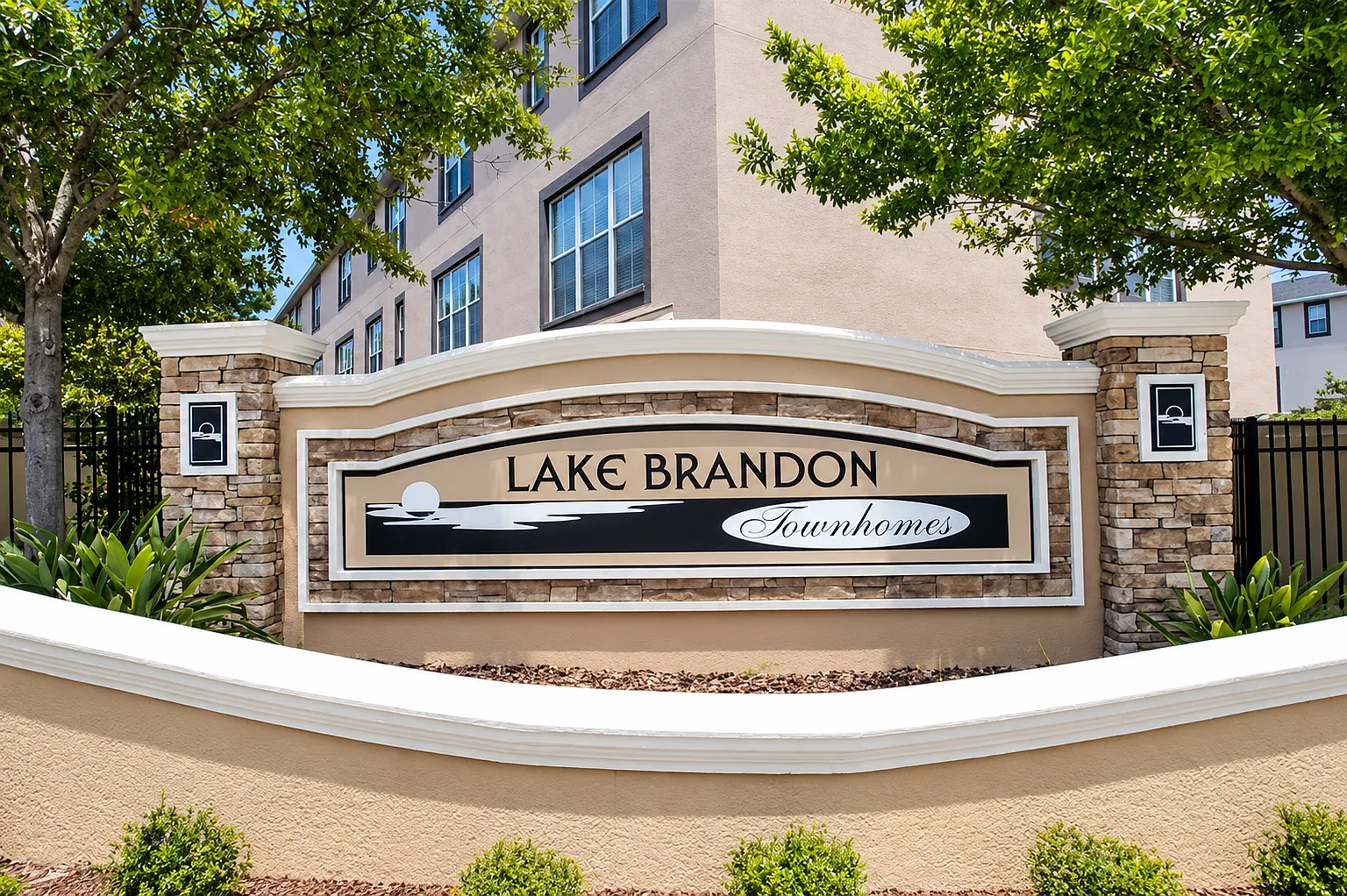 2522 Lexington Oak Dr — Photo 1