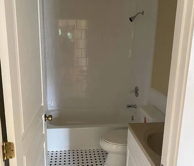 301 N Cedar St — Photo 8