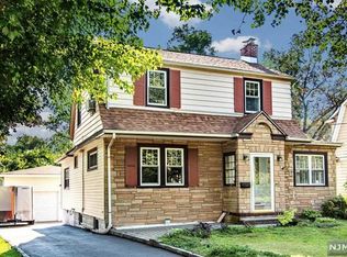 39 Ralph St, Bergenfield, NJ 07621