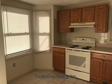 4th image of 295 River St