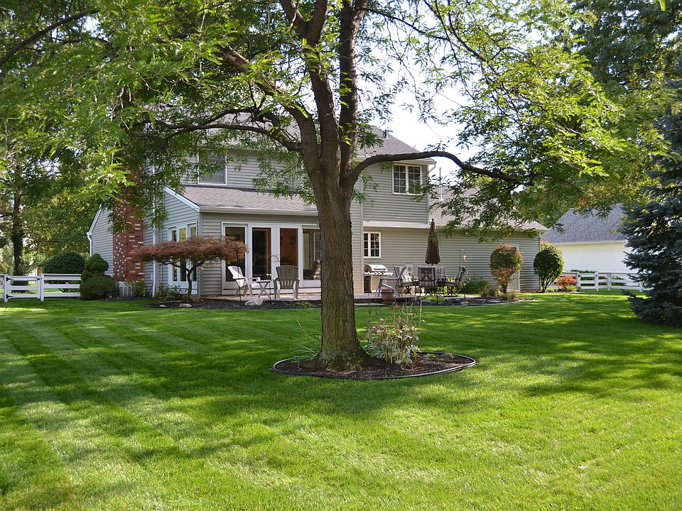 2nd image of 396 Mulberry Ln