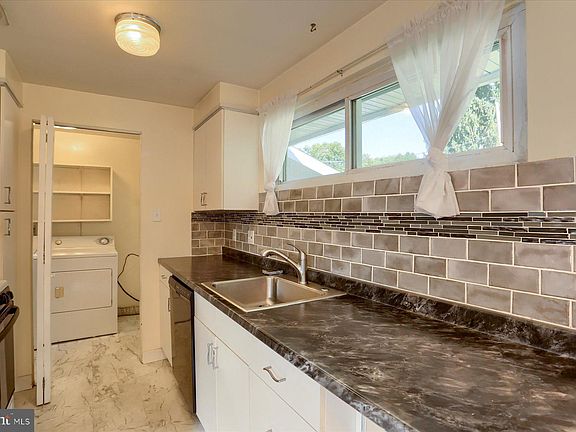 4th image of 2108 Wentworth Dr