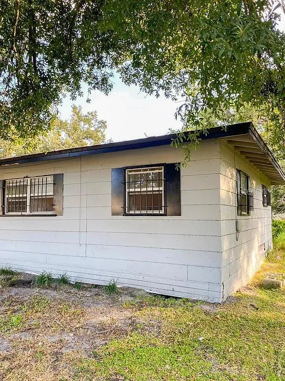 5 bed, 1.0 bath, 1500 sqft, $1,700 — Photo 2