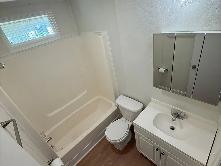 605 Barton St #A — Photo 9