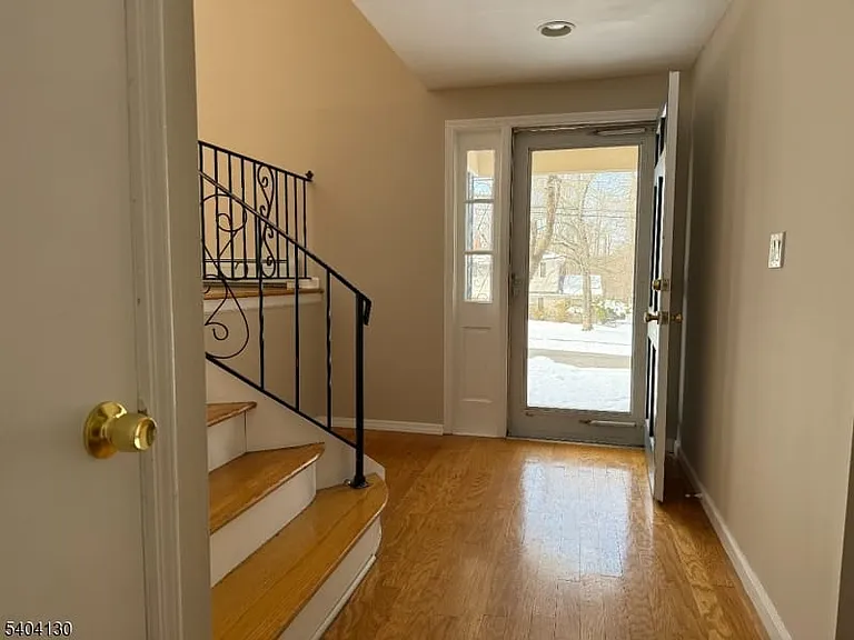 126 Sagamore Dr — Photo 4