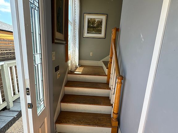 Foyer view to the up stairs.