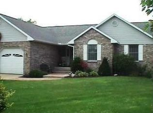 102 Clark St, Walnut, IL 61376