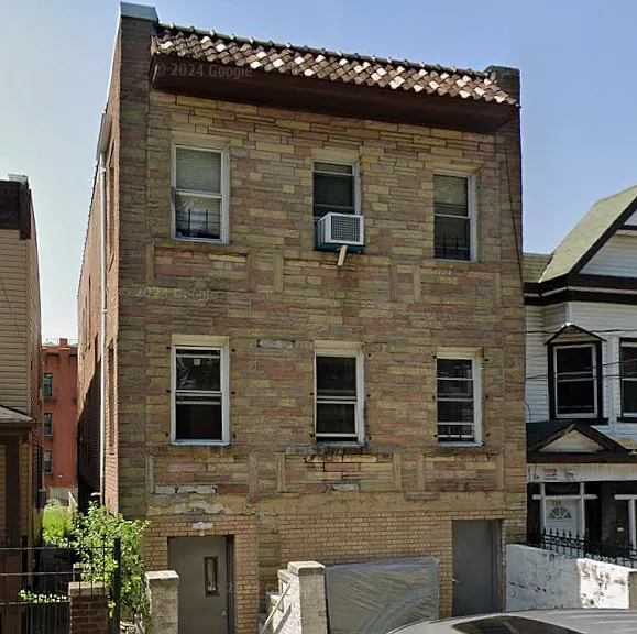 E 225th St — Photo 1