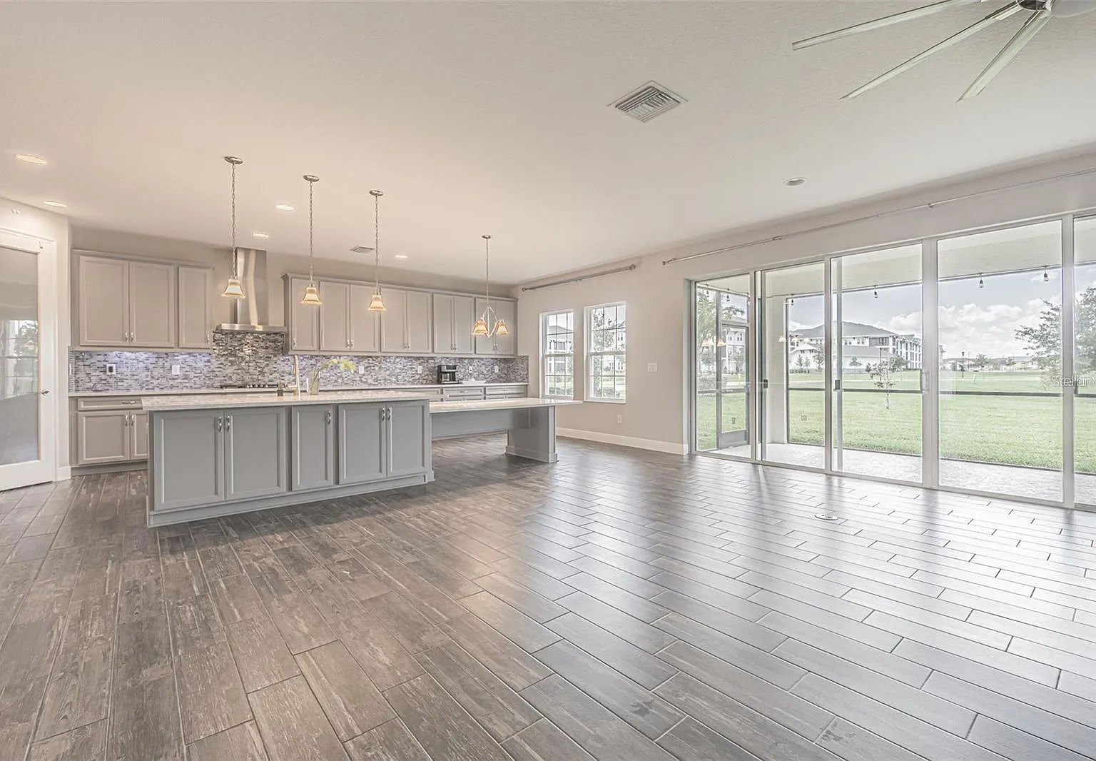 5 bed, 4.0 bath, 3615 sqft, $3,995 — Photo 4
