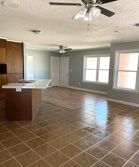 2108 Vine St — Photo 8