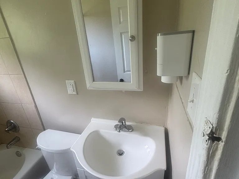 3440 Glendale Ave — Photo 4